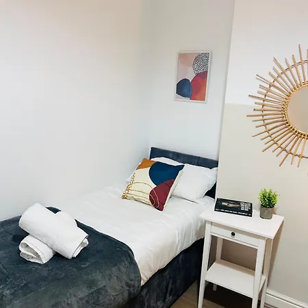 Waterside Way- 3 Bedrooms- Sleeps 5 - Free Parking- Fast Wifi Burton-upon-Trent Exterior photo