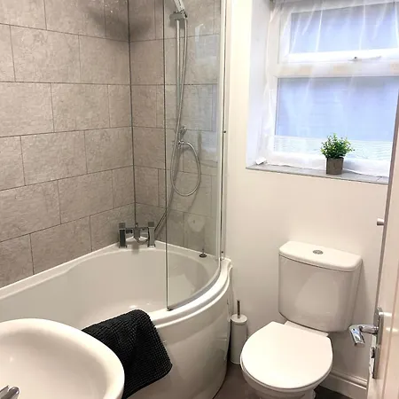 Waterside Way- 3 Bedrooms- Sleeps 5 - Free Parking- Fast Wifi Burton-upon-Trent Exterior photo