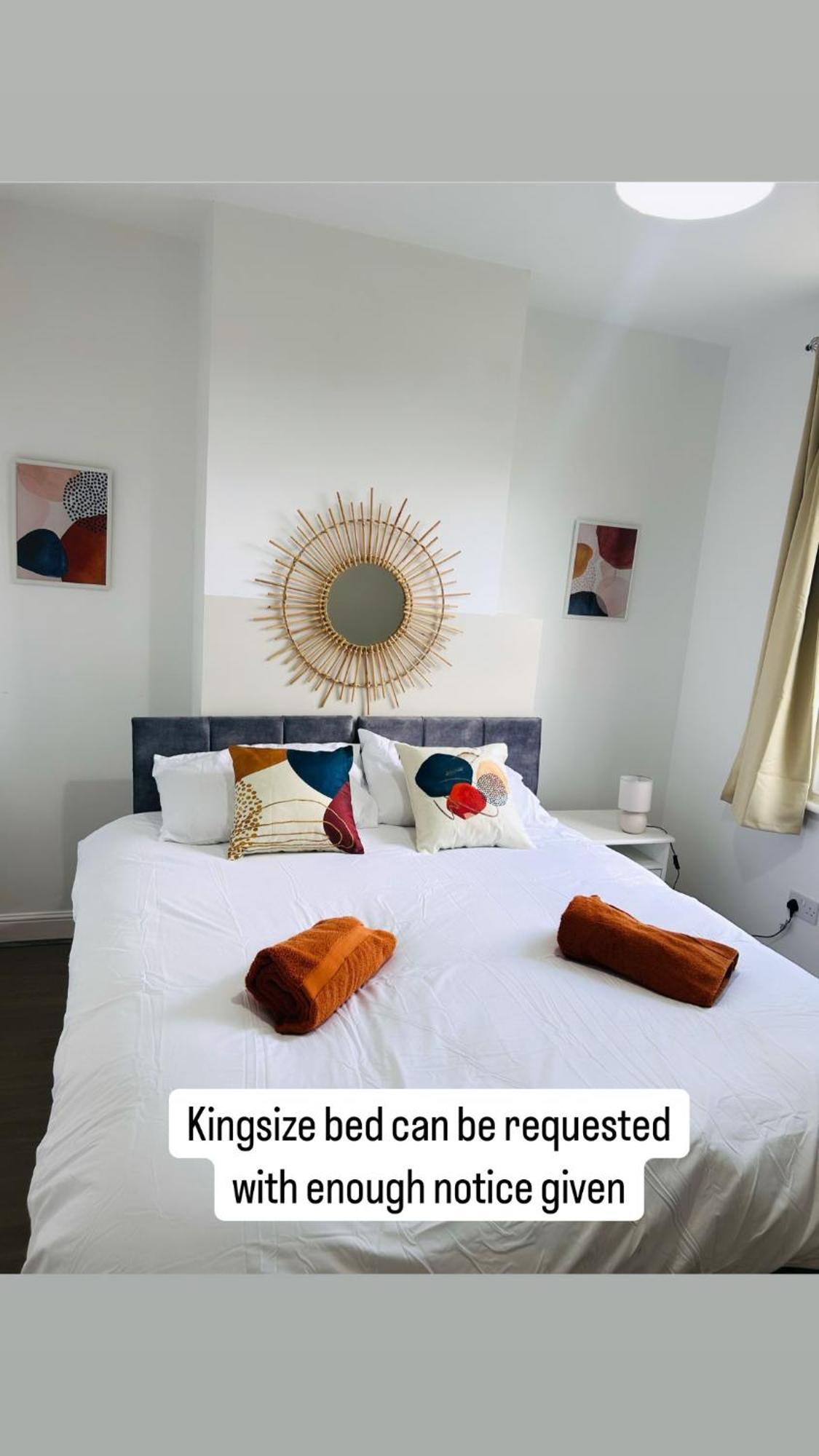 Waterside Way- 3 Bedrooms- Sleeps 5 - Free Parking- Fast Wifi *