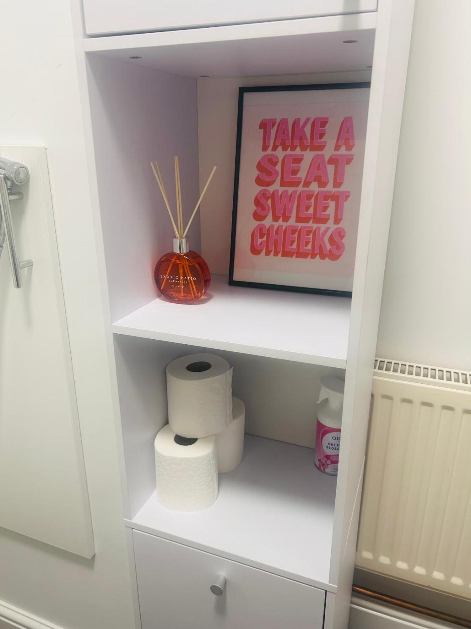 Waterside Way- 3 Bedrooms- Sleeps 5 - Free Parking- Fast Wifi Burton-upon-Trent