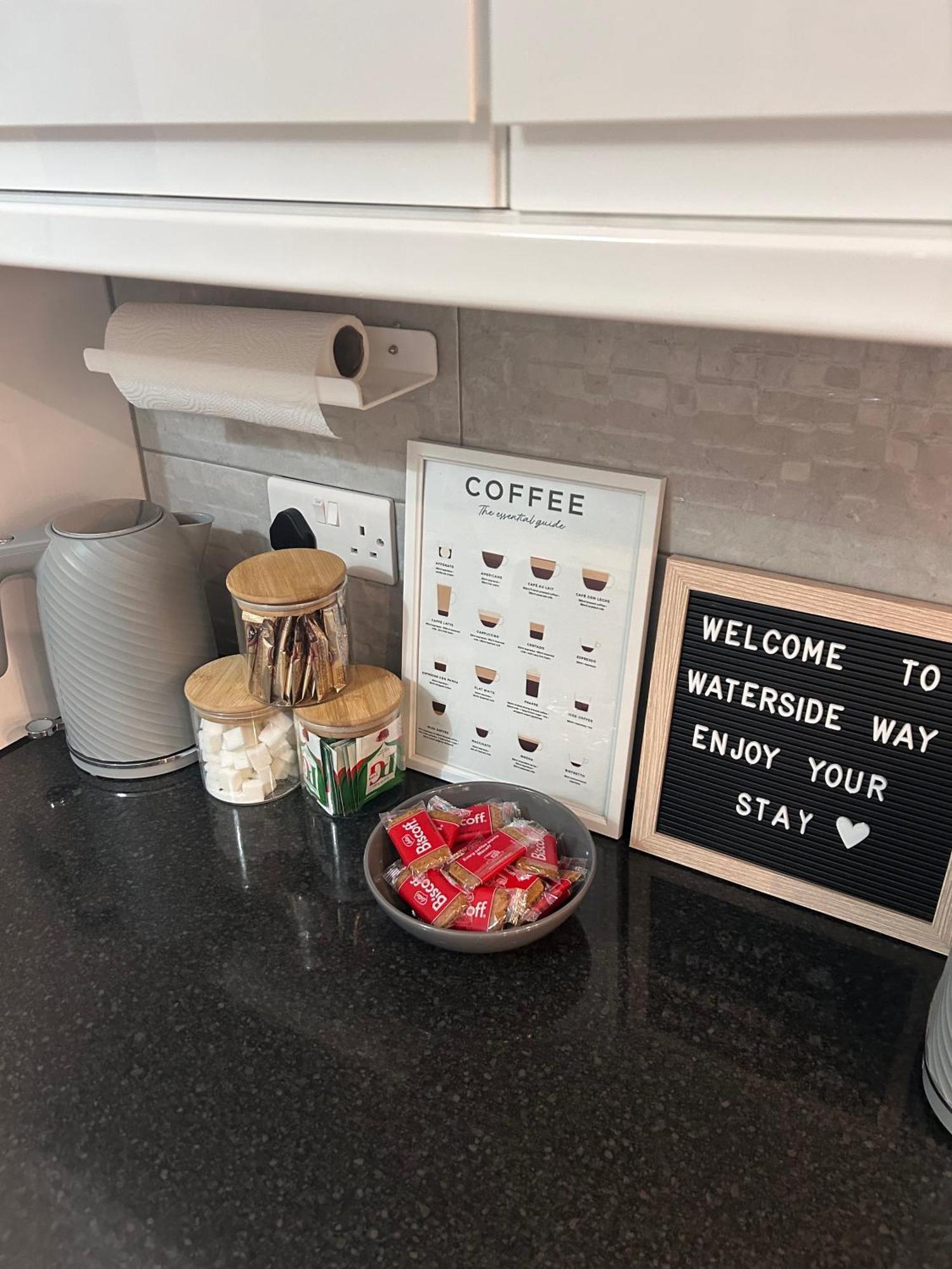 Waterside Way- 3 Bedrooms- Sleeps 5 - Free Parking- Fast Wifi Holiday home *